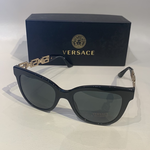 New Women’s Versace Sunglasses - Picture 7 of 7